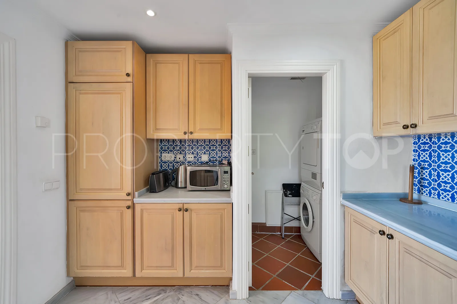 For sale Benahavis town house with 3 bedrooms