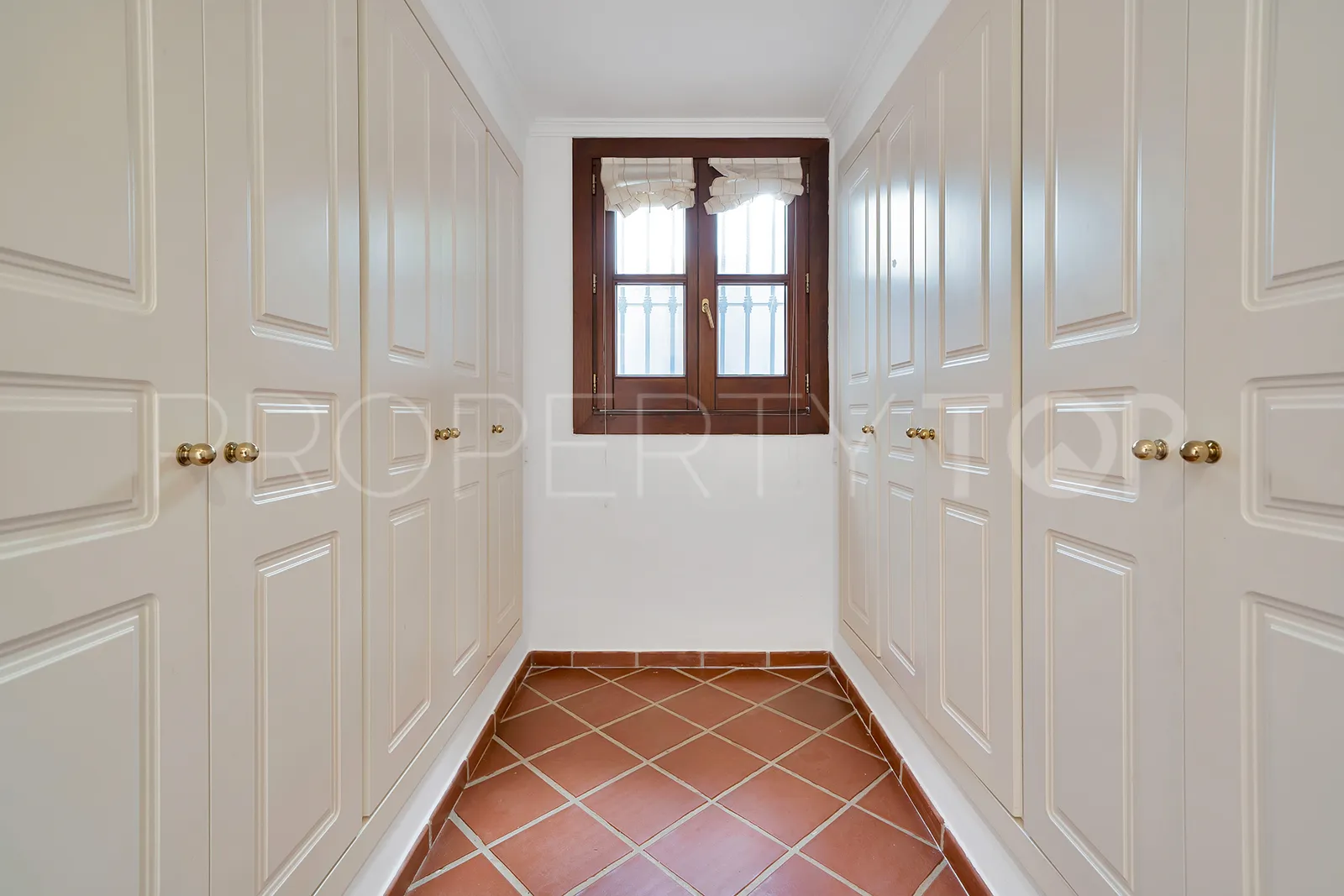 For sale Benahavis town house with 3 bedrooms