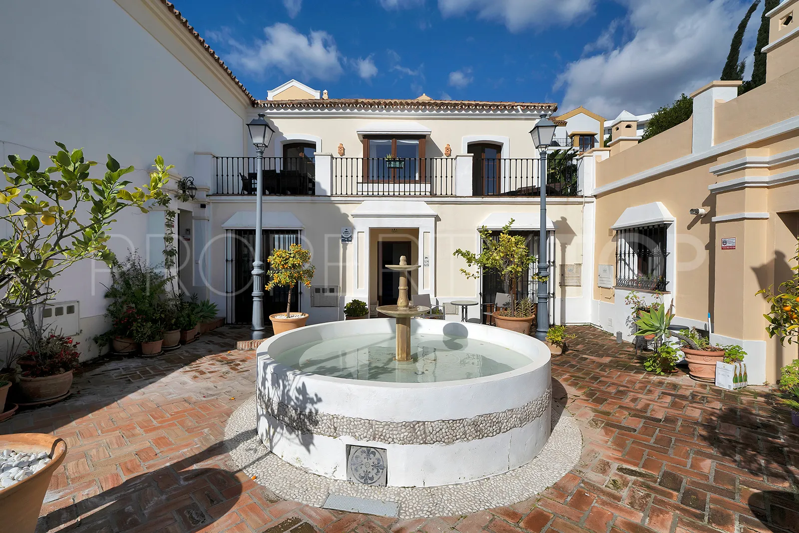 For sale Benahavis town house with 3 bedrooms