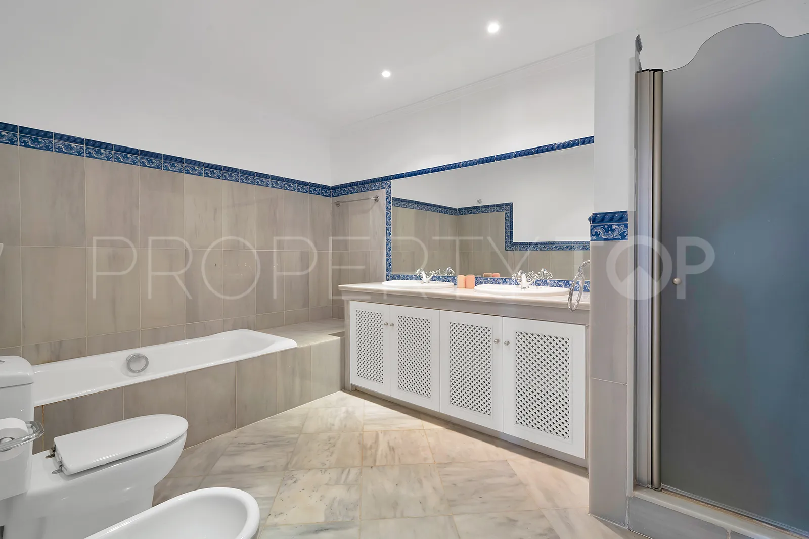 For sale Benahavis town house with 3 bedrooms