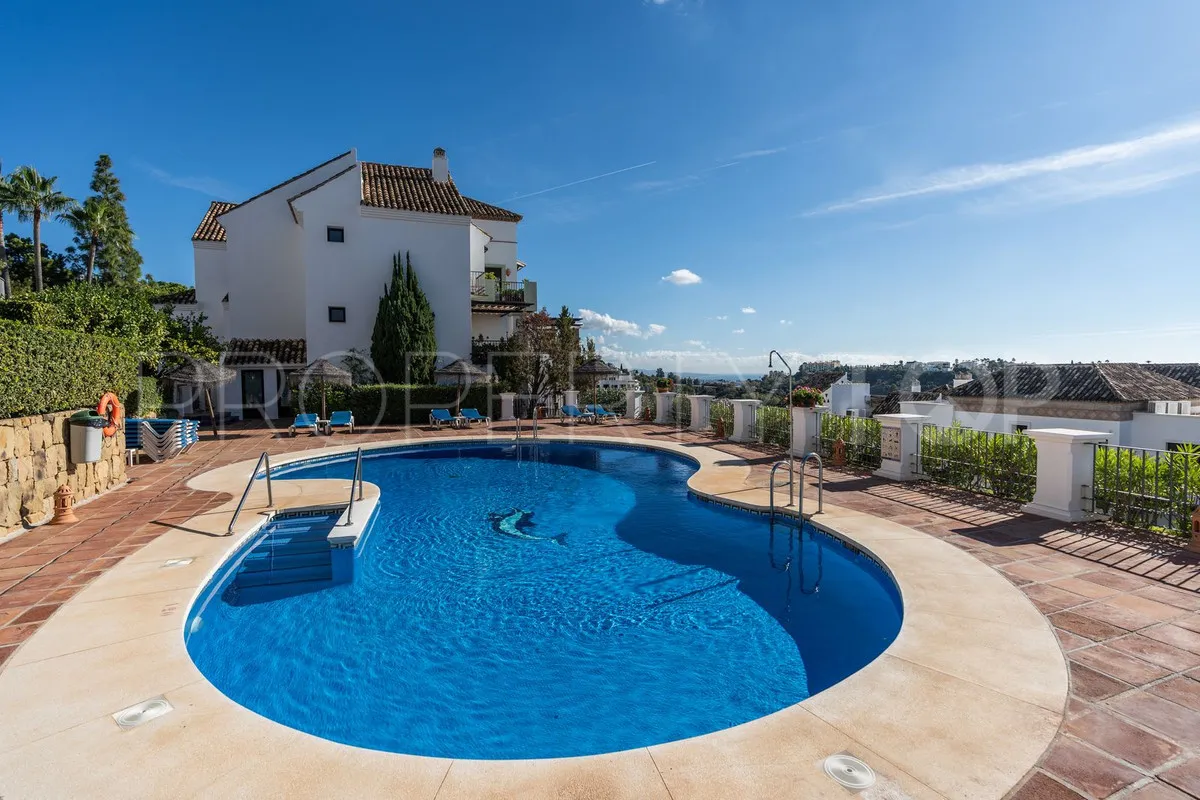 Apartment with 2 bedrooms for sale in Benahavis