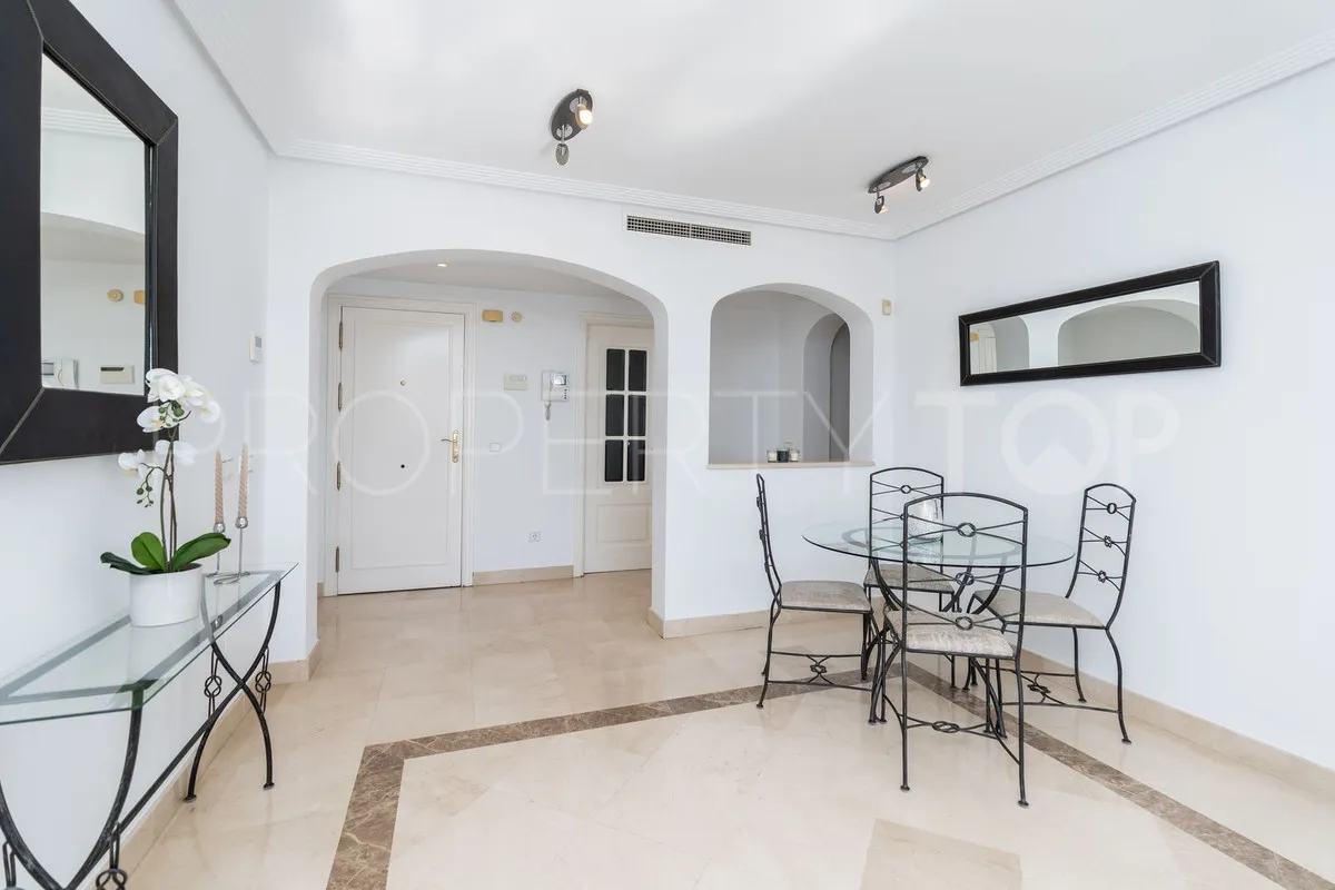 Apartment with 2 bedrooms for sale in Benahavis