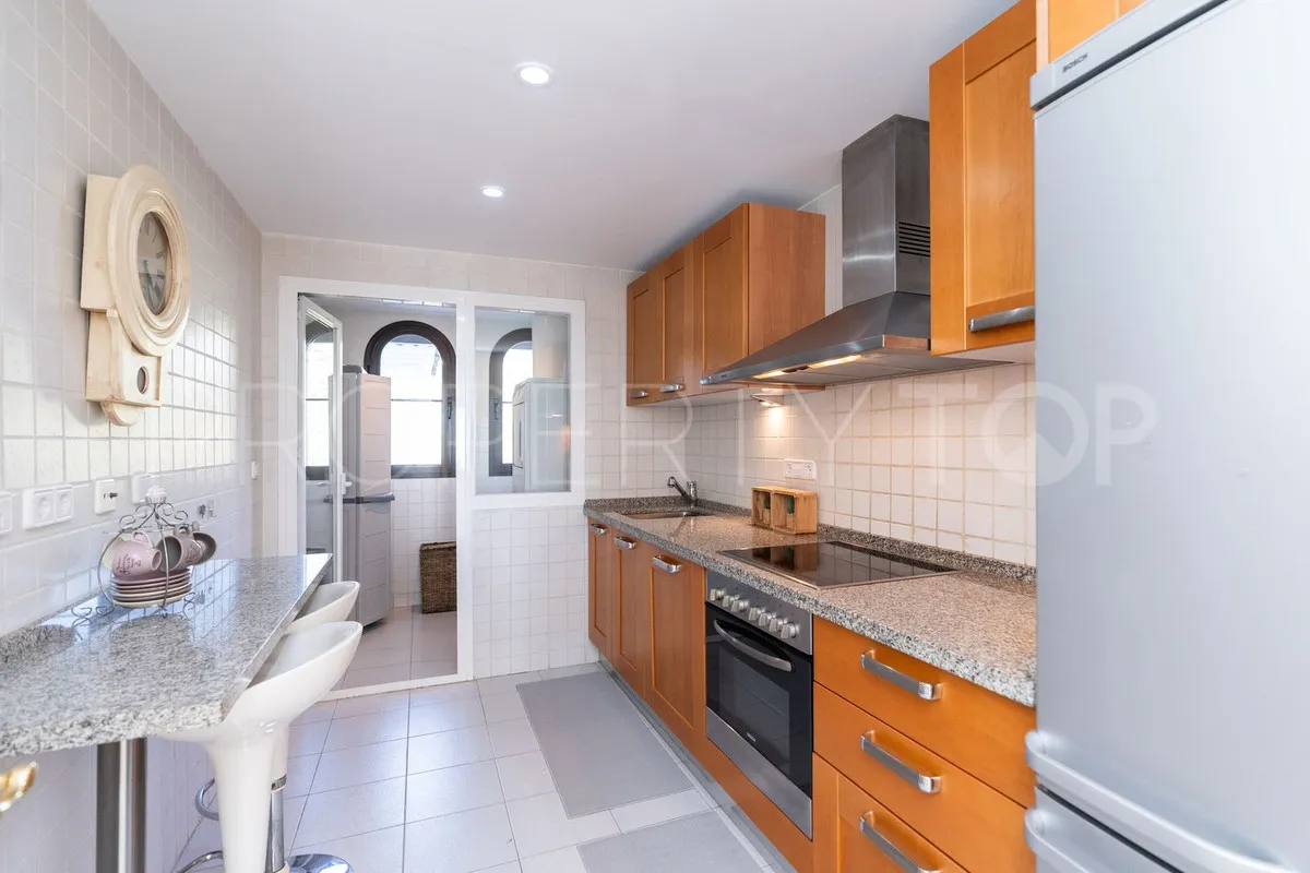 Apartment with 2 bedrooms for sale in Benahavis