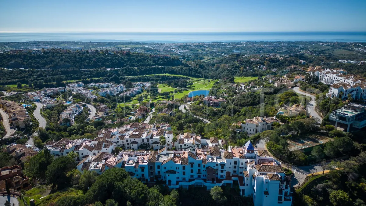 Apartment with 2 bedrooms for sale in Benahavis