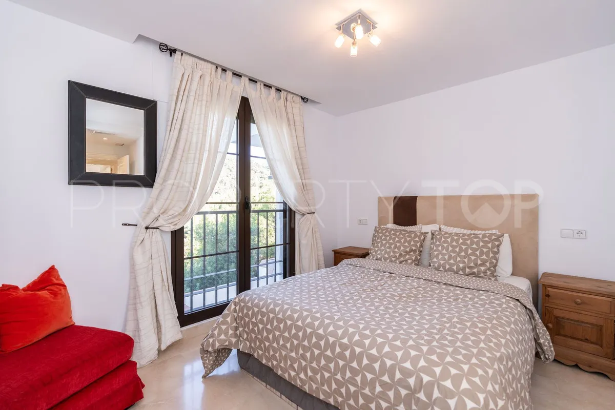 Apartment with 2 bedrooms for sale in Benahavis