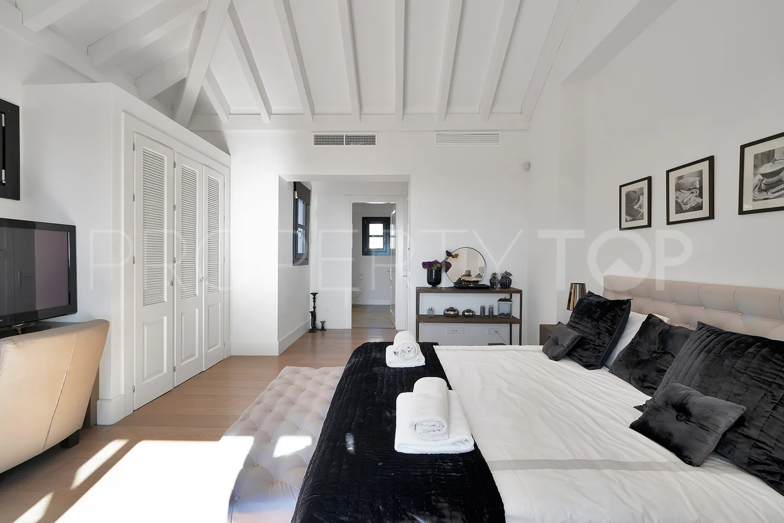 Benahavis villa for sale