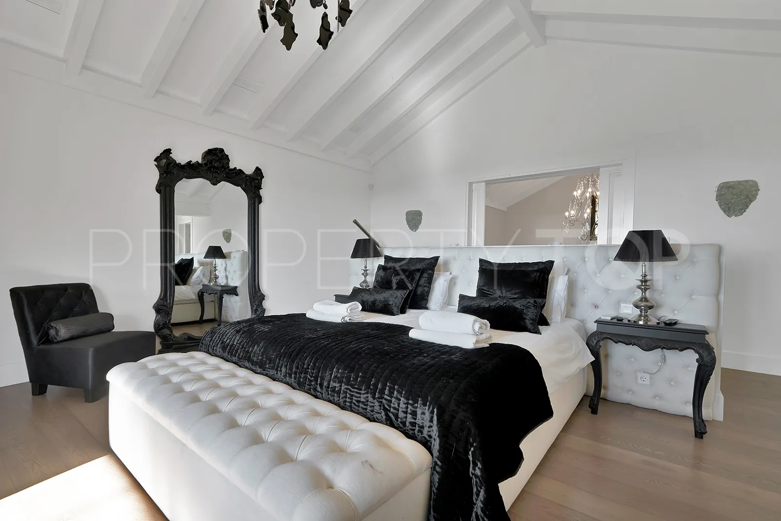 Benahavis villa for sale