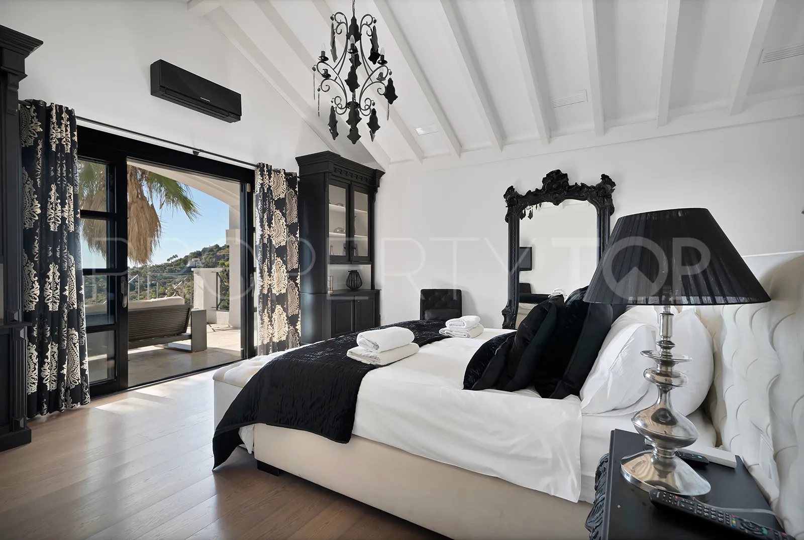Benahavis villa for sale