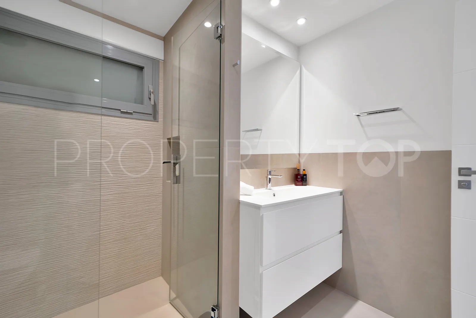 Las Lomas de Nueva Andalucia, villa en venta de 4 dormitorios
