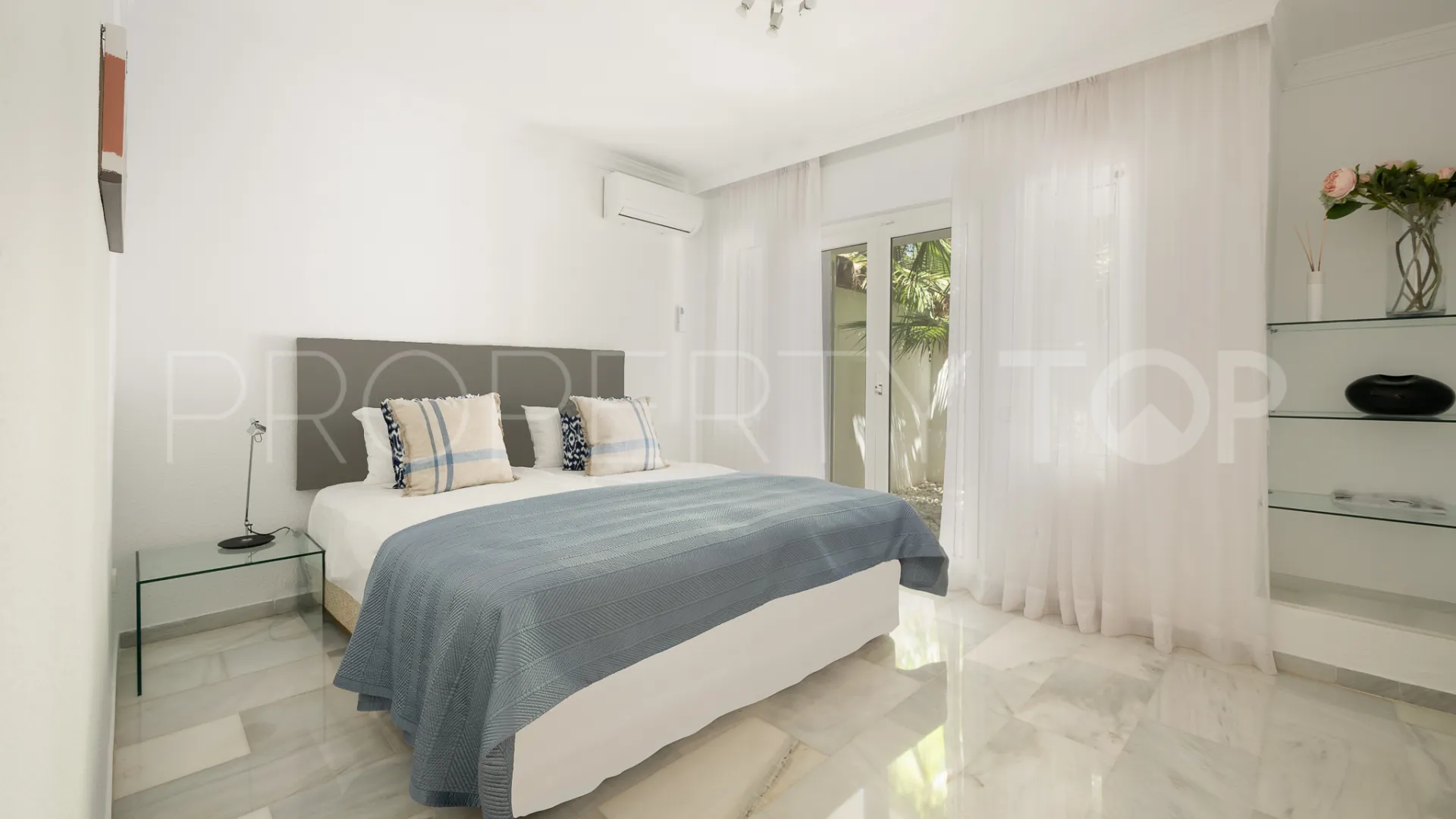 Buy Hacienda las Chapas 7 bedrooms villa