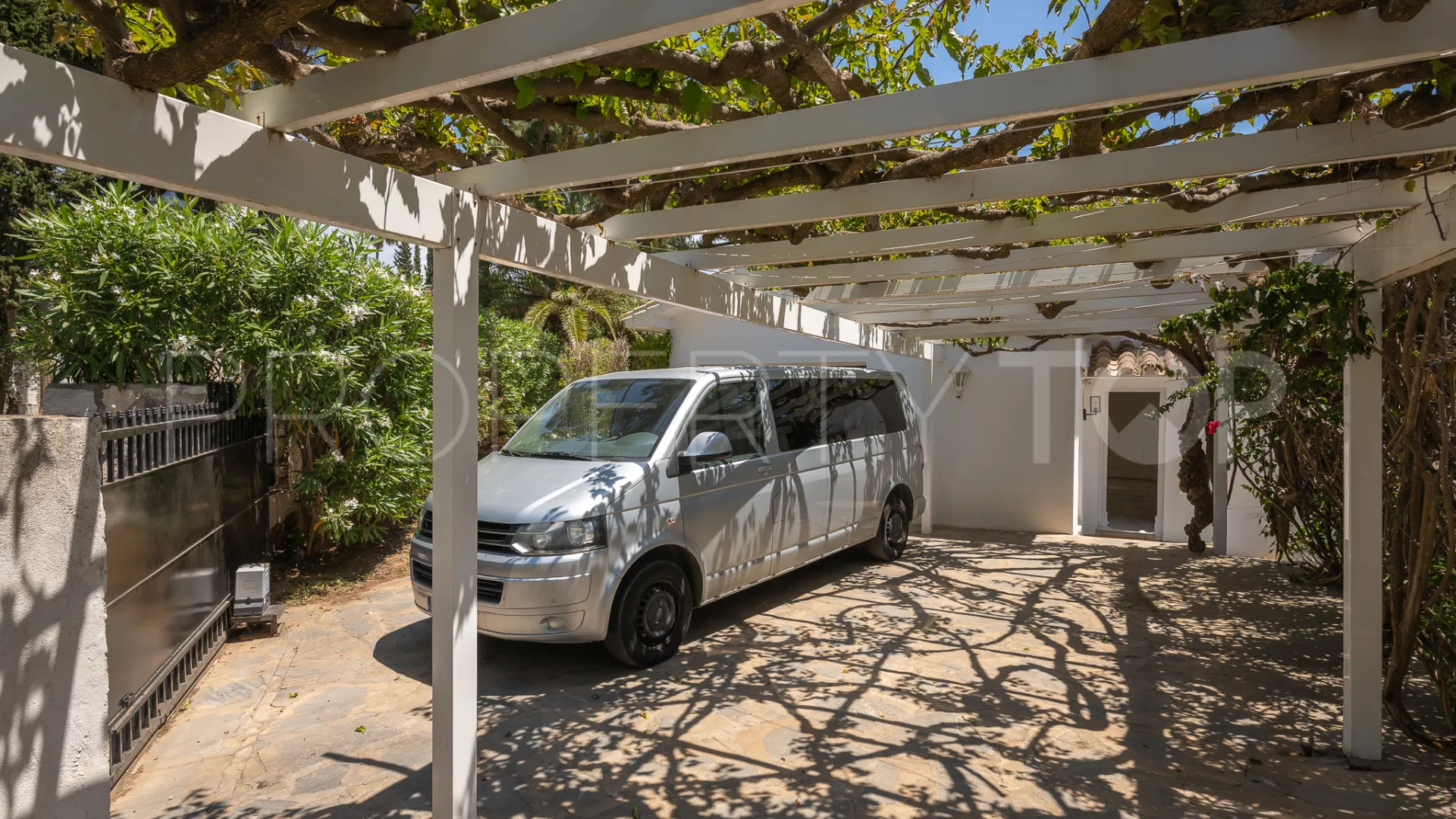 Buy Hacienda las Chapas 7 bedrooms villa