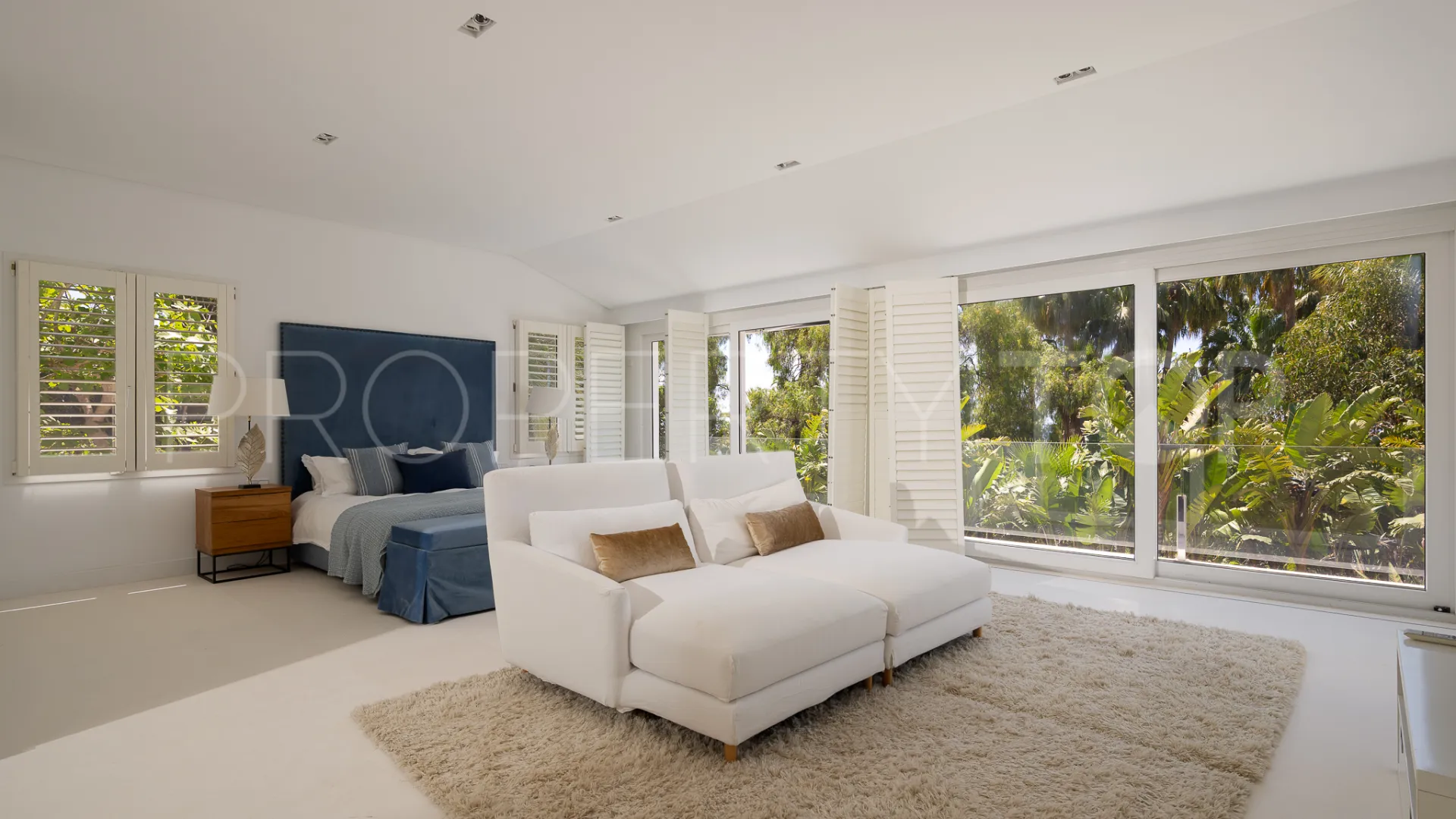 Buy Hacienda las Chapas 7 bedrooms villa