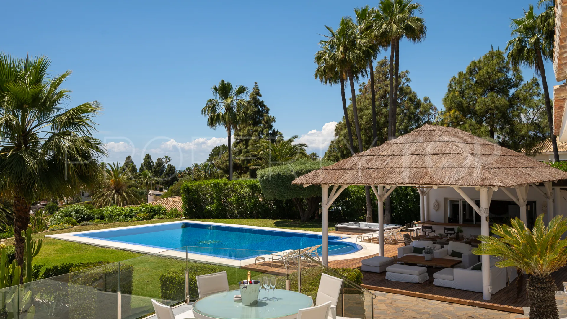 Buy Hacienda las Chapas 7 bedrooms villa