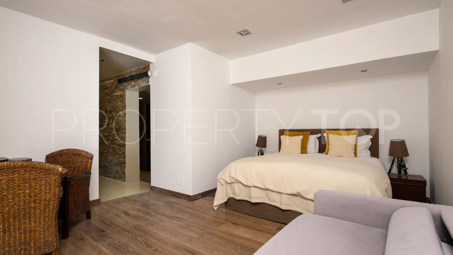 Buy Hacienda las Chapas 7 bedrooms villa