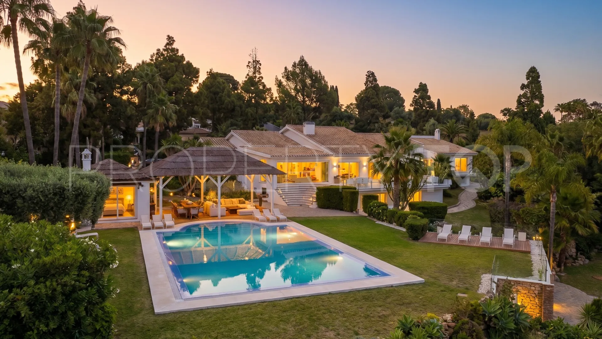 Buy Hacienda las Chapas 7 bedrooms villa
