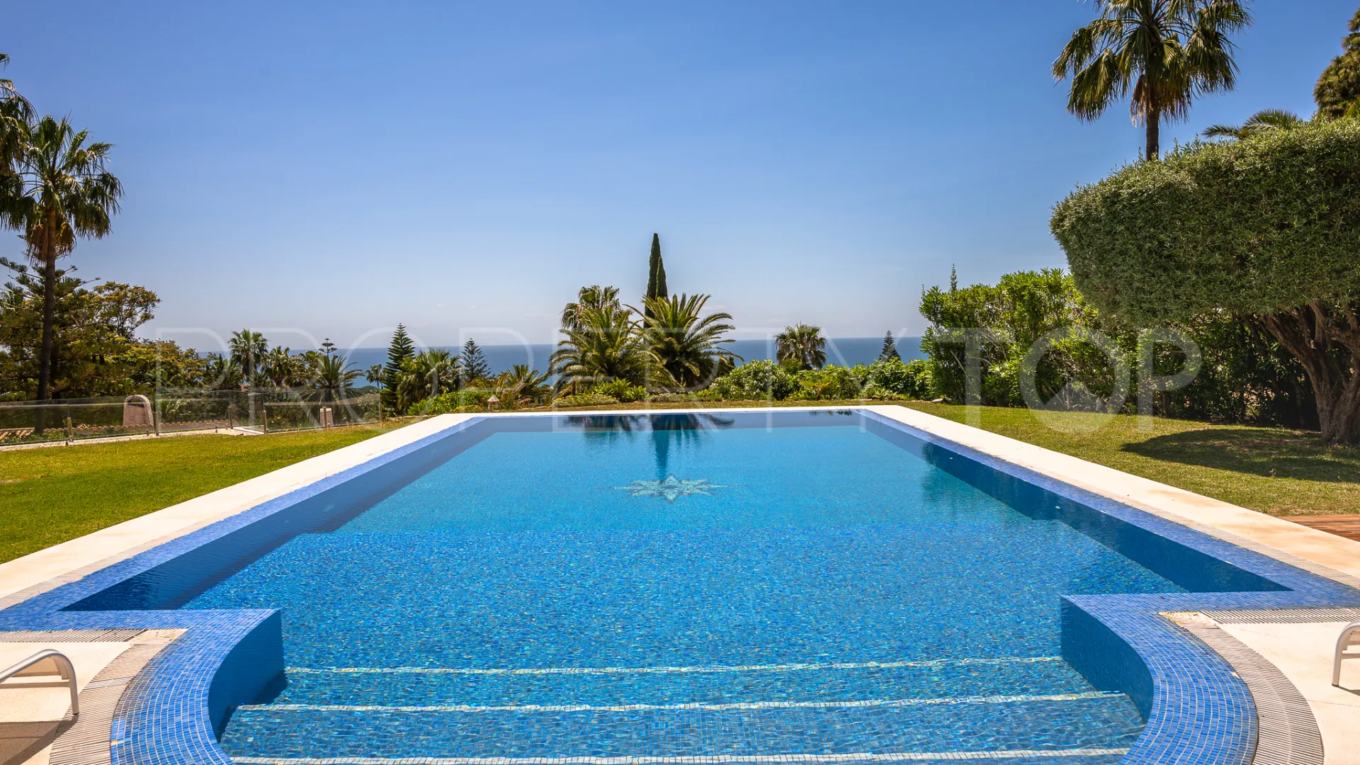 Buy Hacienda las Chapas 7 bedrooms villa