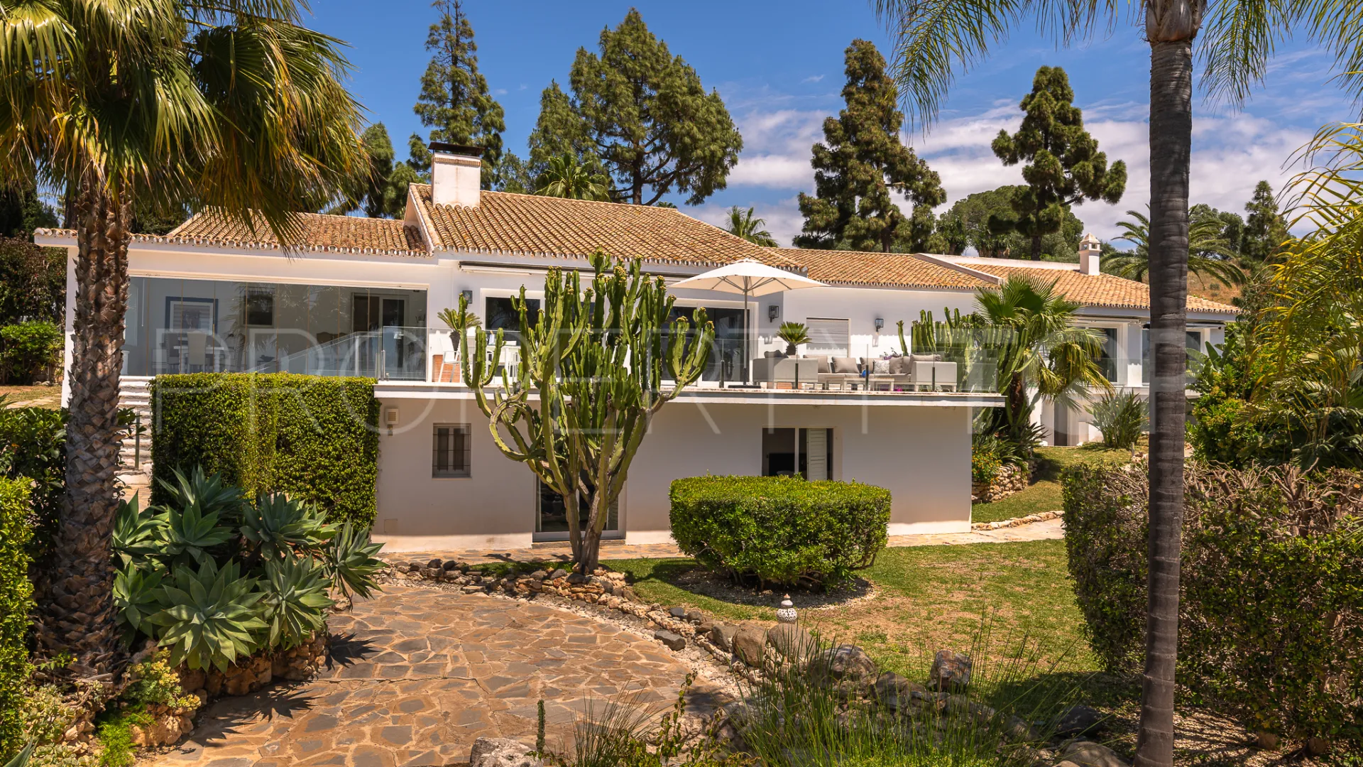 Buy Hacienda las Chapas 7 bedrooms villa