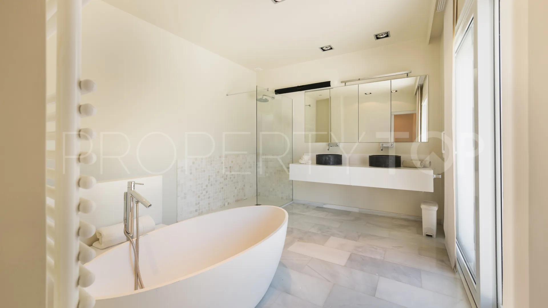 Buy Hacienda las Chapas 7 bedrooms villa
