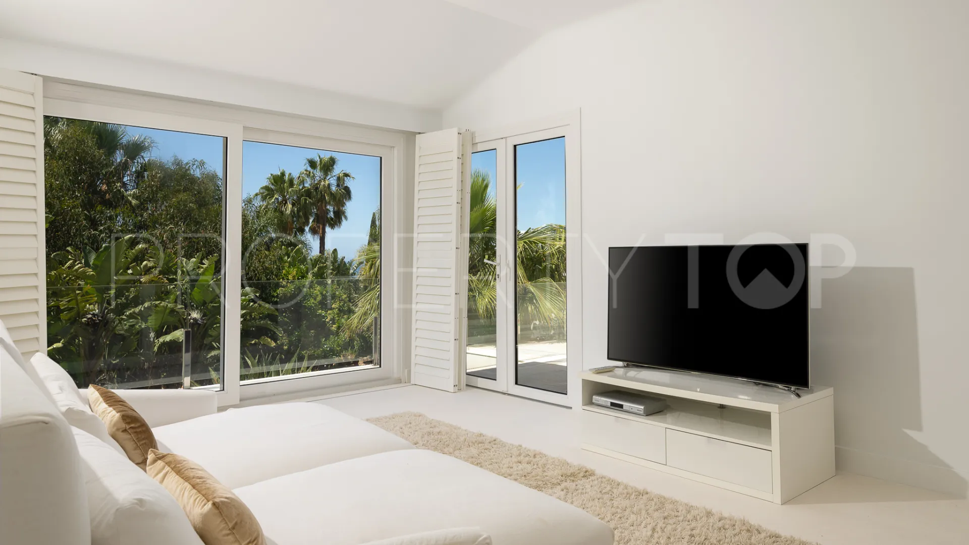 Buy Hacienda las Chapas 7 bedrooms villa
