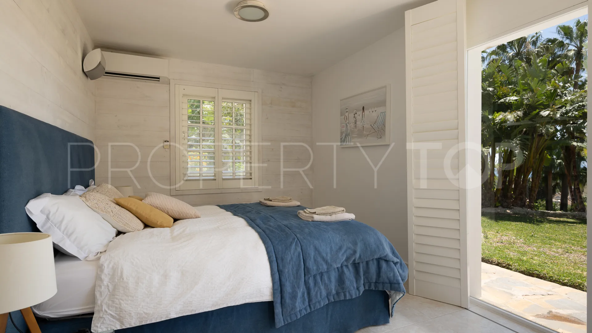 Buy Hacienda las Chapas 7 bedrooms villa