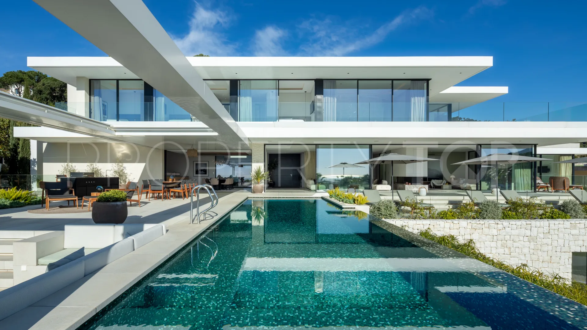 8 bedrooms villa for sale in El Madroñal