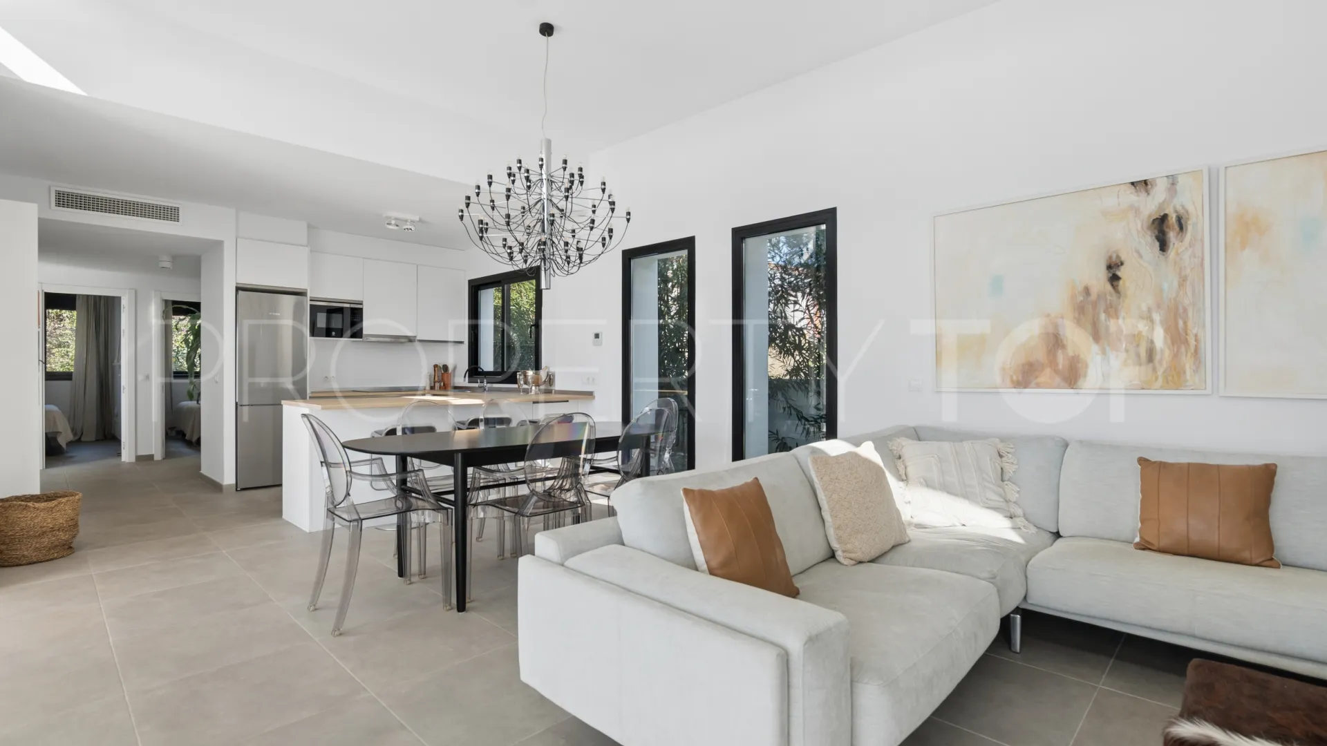 Estepona Oeste, villa en venta con 3 dormitorios