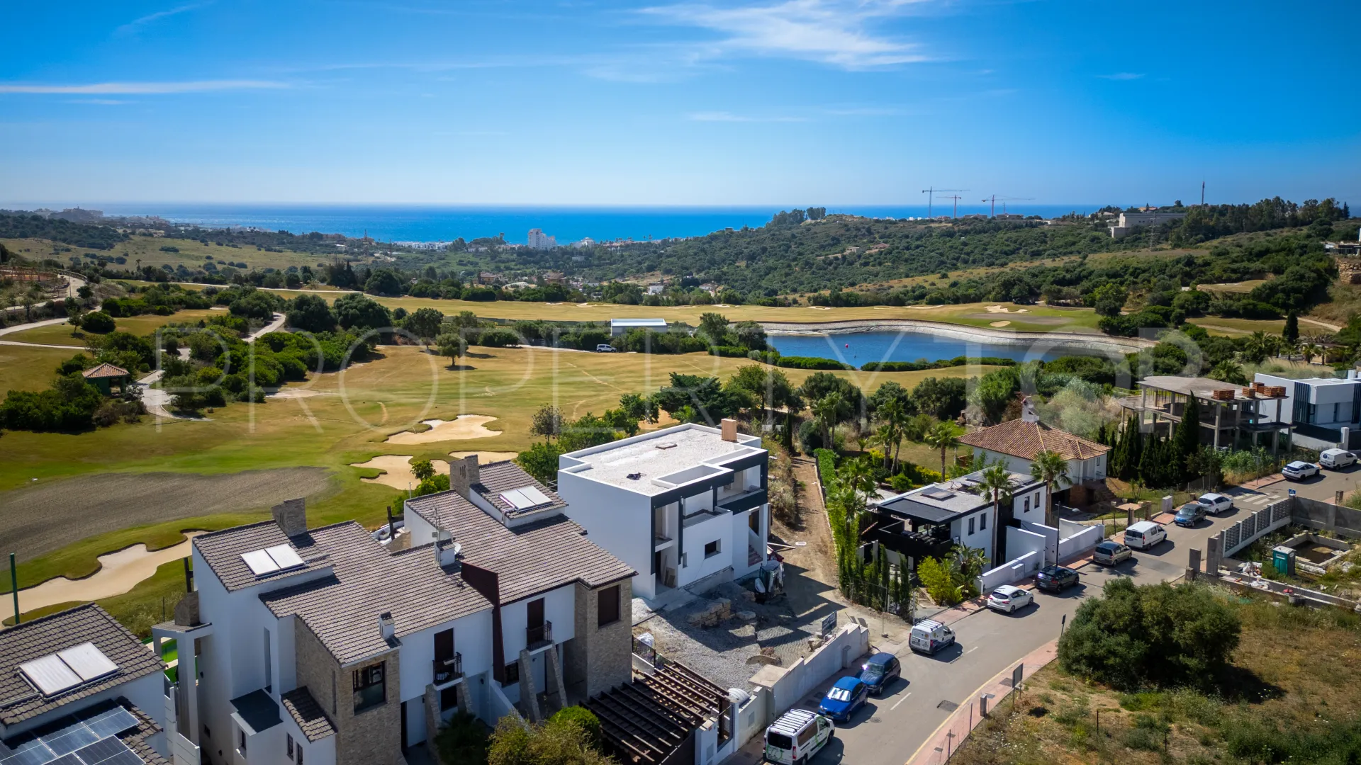 Estepona Oeste, villa en venta con 3 dormitorios