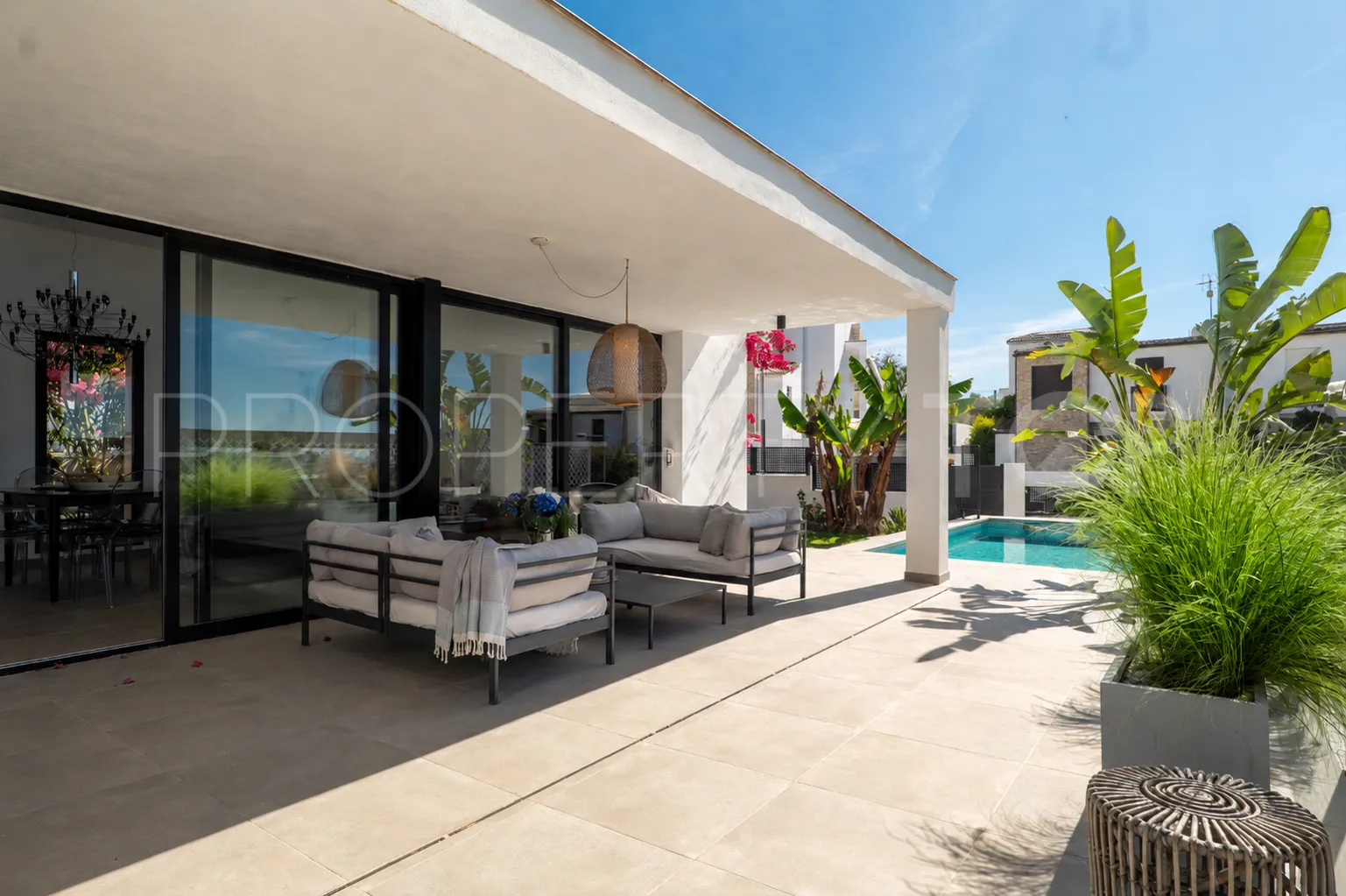 Estepona Oeste, villa en venta con 3 dormitorios
