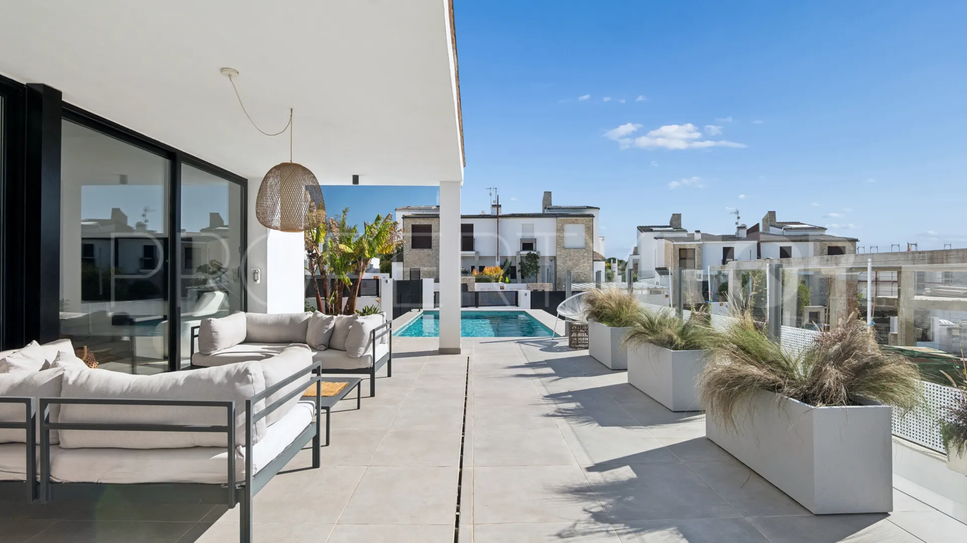 Estepona Oeste, villa en venta con 3 dormitorios