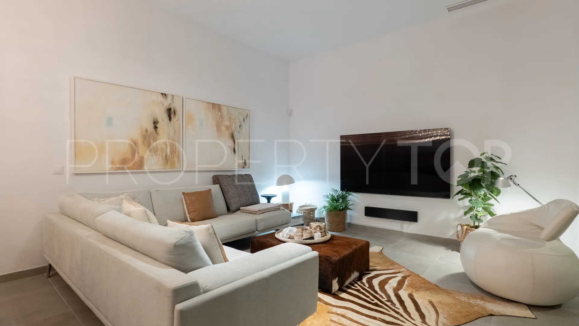 Estepona Oeste, villa en venta con 3 dormitorios