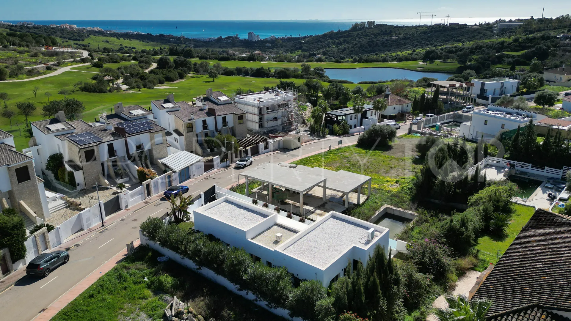 Estepona Oeste, villa en venta con 3 dormitorios