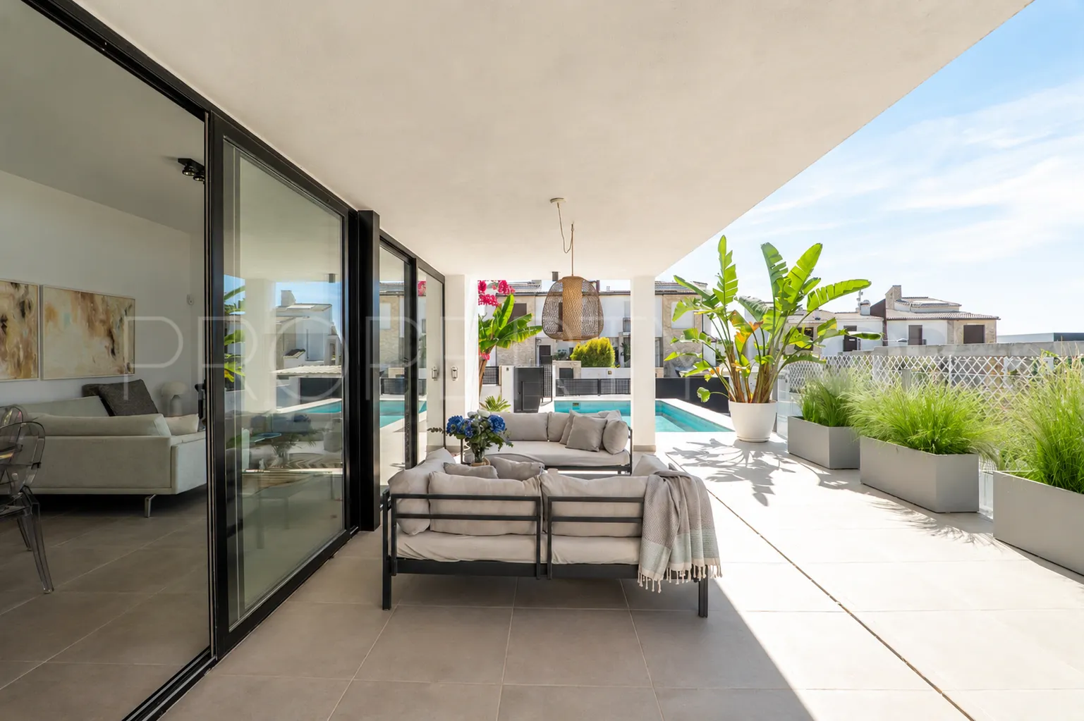Estepona Oeste, villa en venta con 3 dormitorios