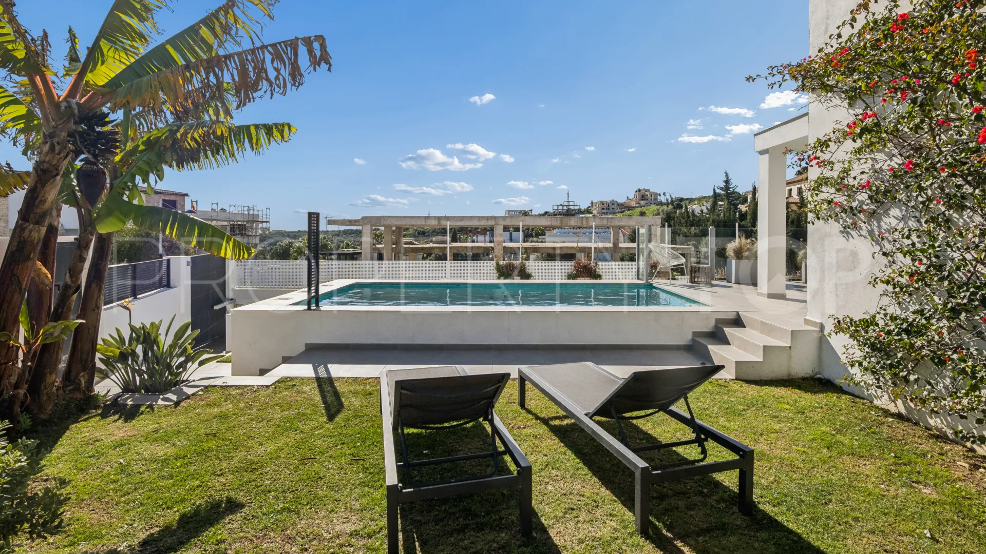 Estepona Oeste, villa en venta con 3 dormitorios