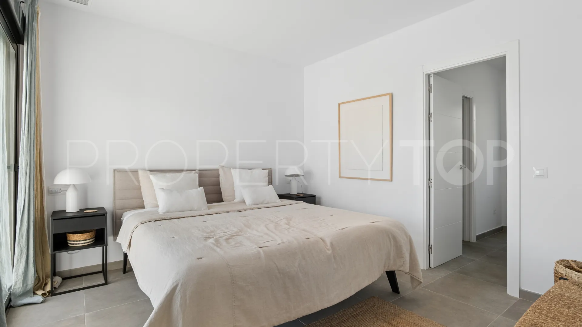 Estepona Oeste, villa en venta con 3 dormitorios