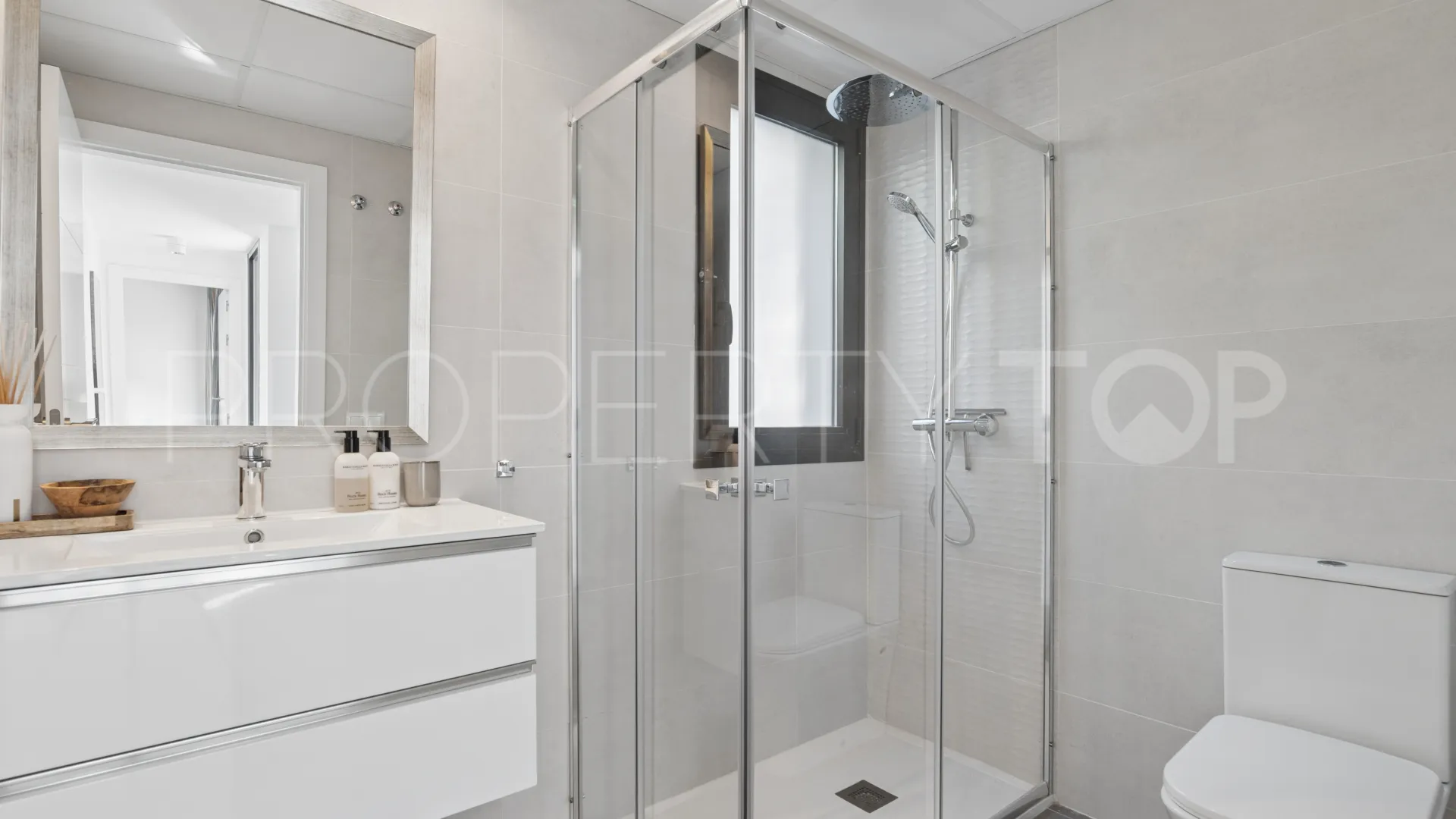 Estepona Oeste, villa en venta con 3 dormitorios