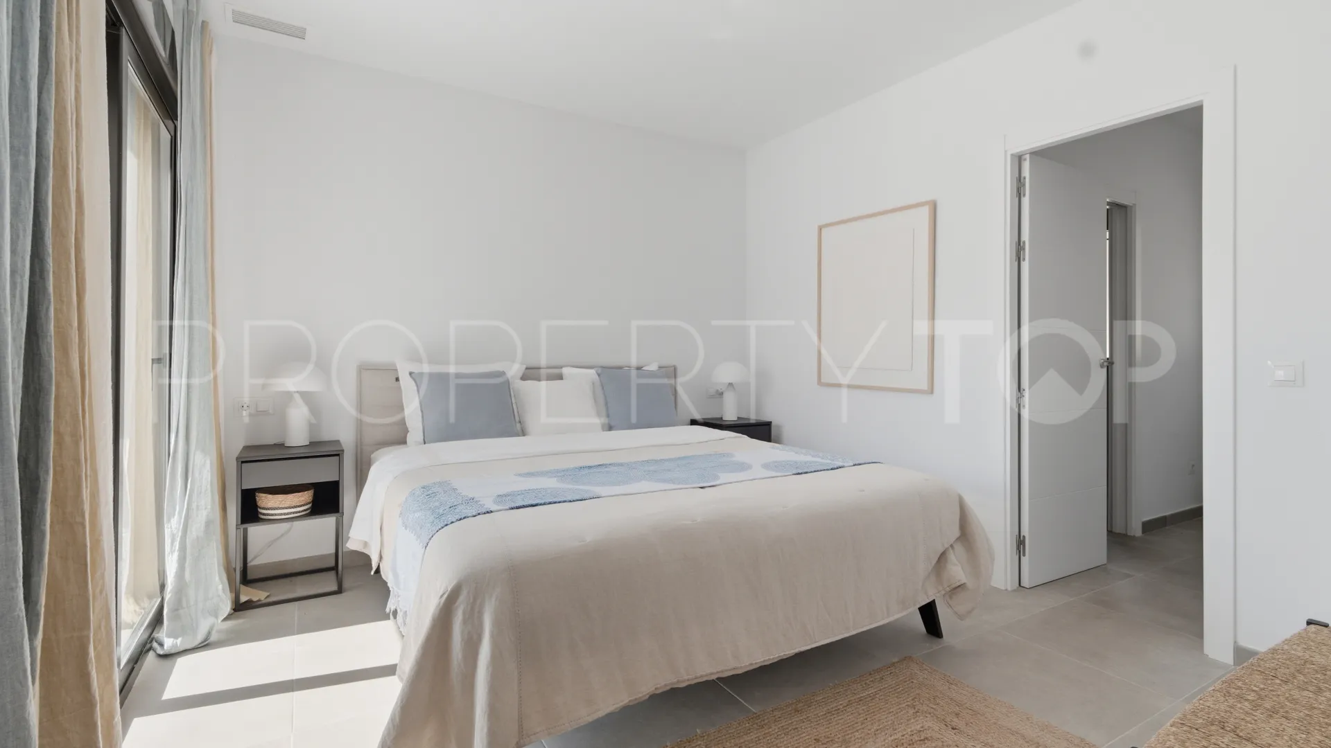 Estepona Oeste, villa en venta con 3 dormitorios