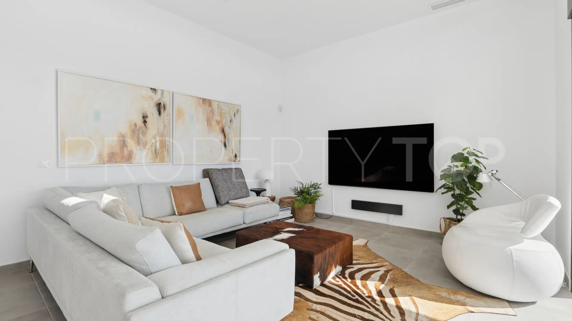 Estepona Oeste, villa en venta con 3 dormitorios
