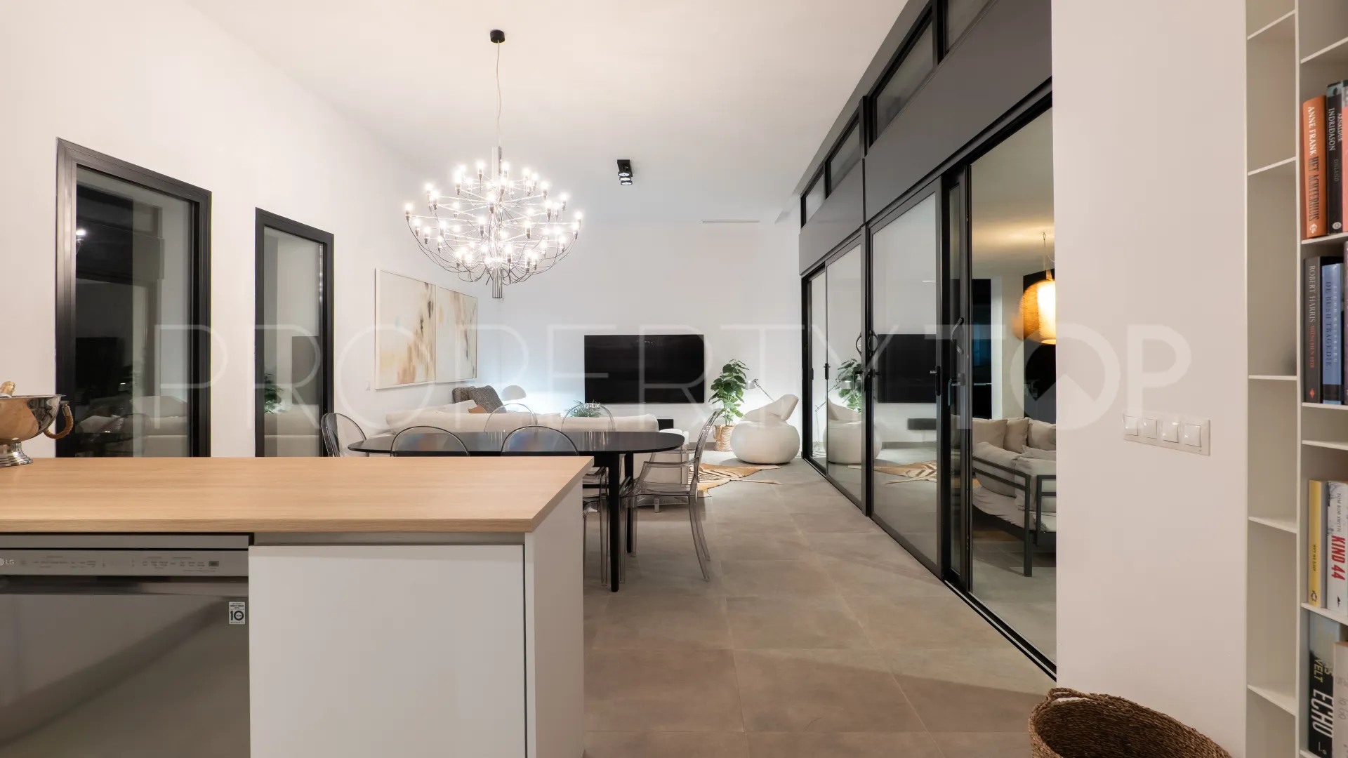 Estepona Oeste, villa en venta con 3 dormitorios