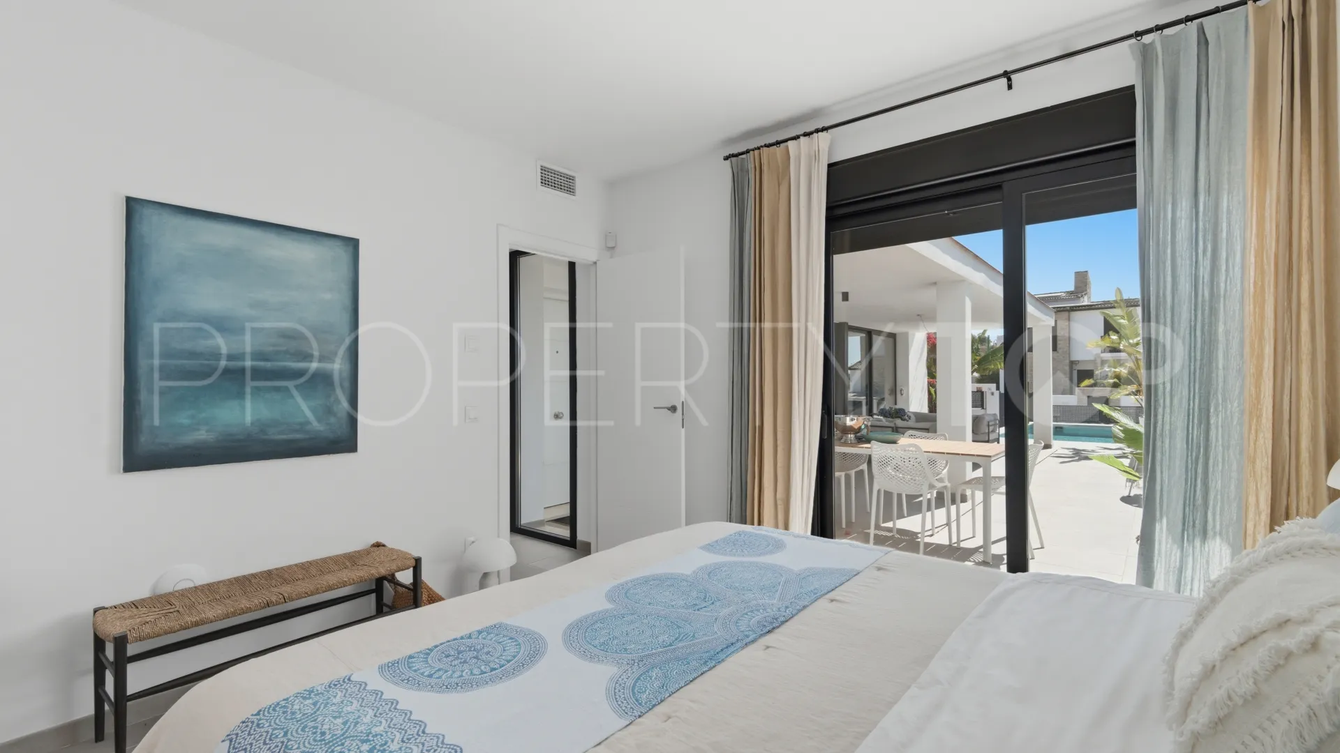 Estepona Oeste, villa en venta con 3 dormitorios