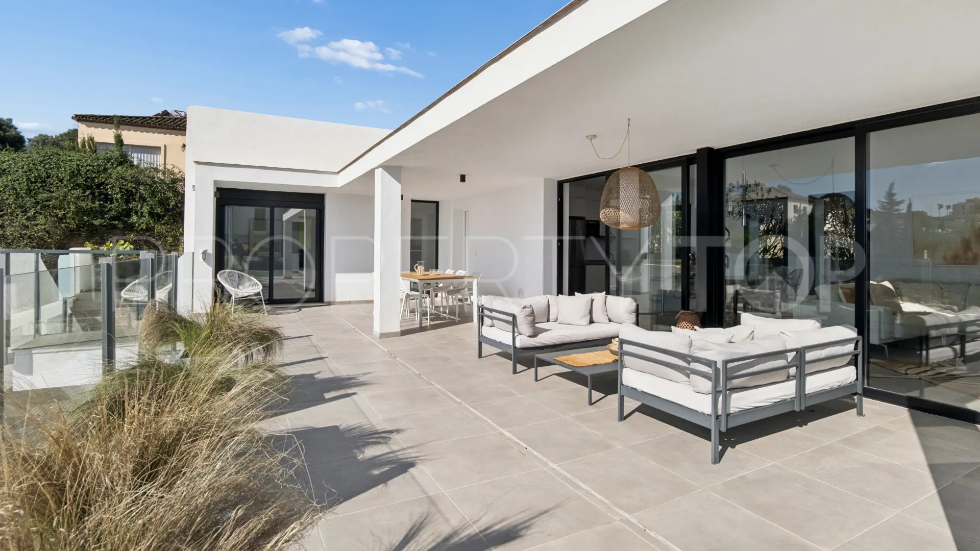 Estepona Oeste, villa en venta con 3 dormitorios
