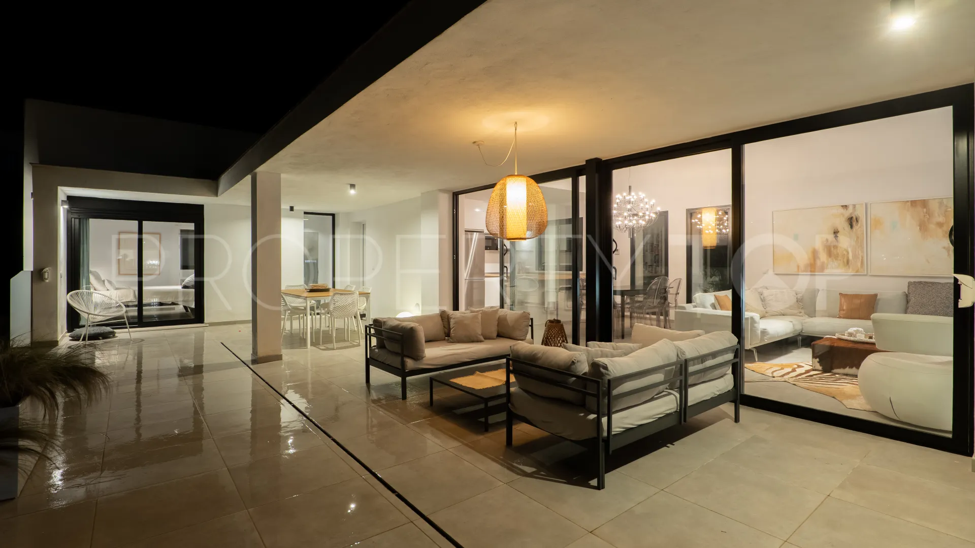 Estepona Oeste, villa en venta con 3 dormitorios