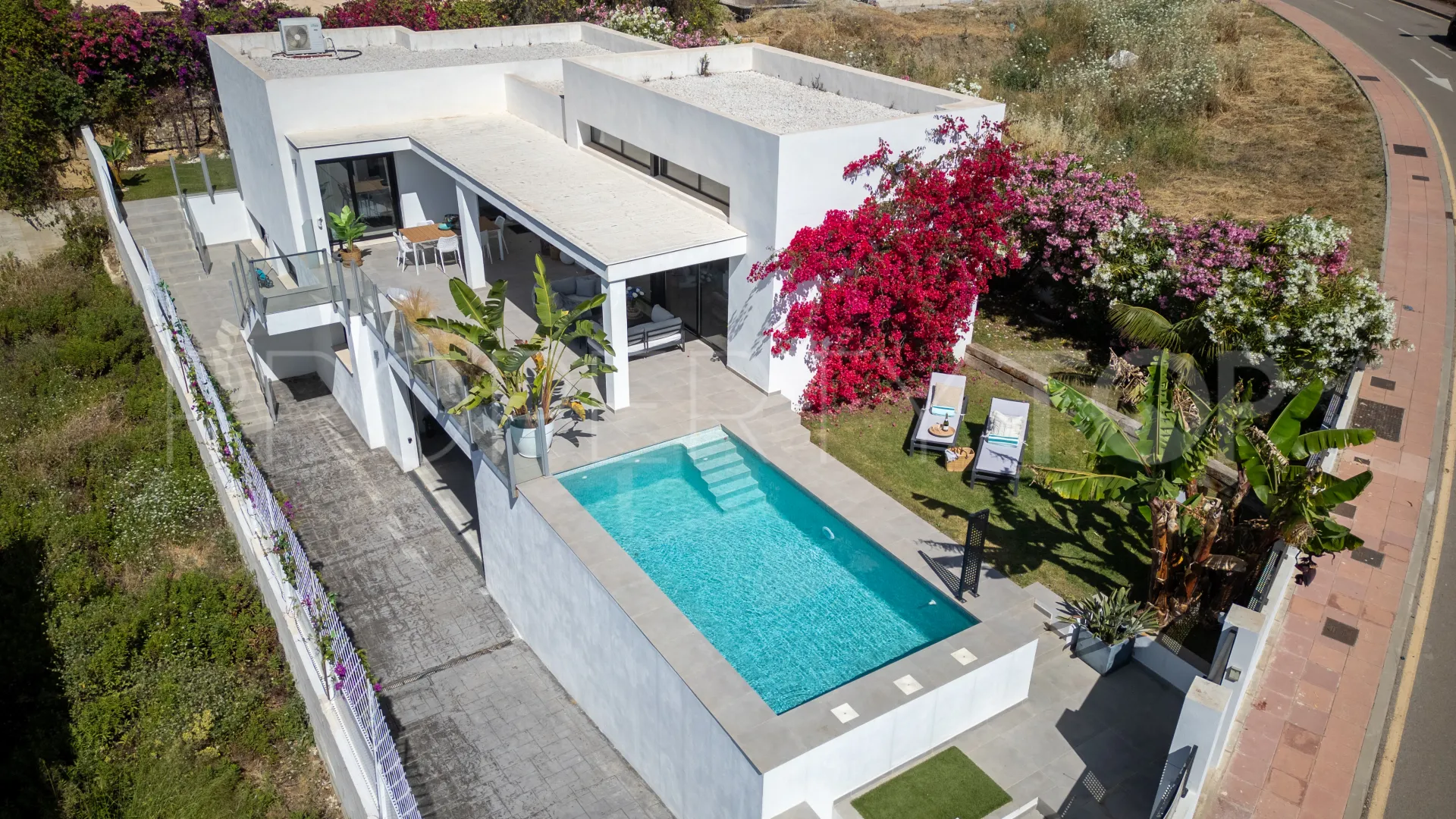 Estepona Oeste, villa en venta con 3 dormitorios