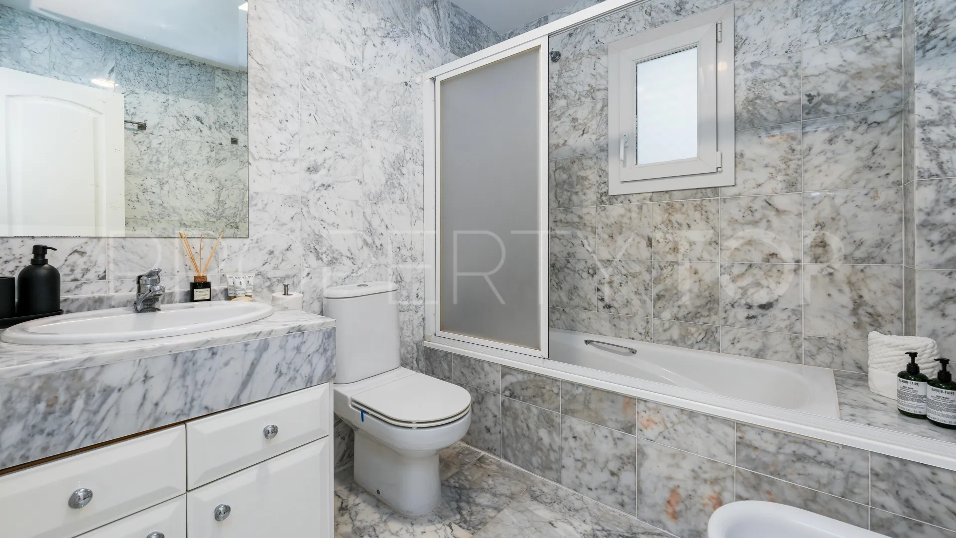 Se vende apartamento en Marbella - Puerto Banus de 4 dormitorios