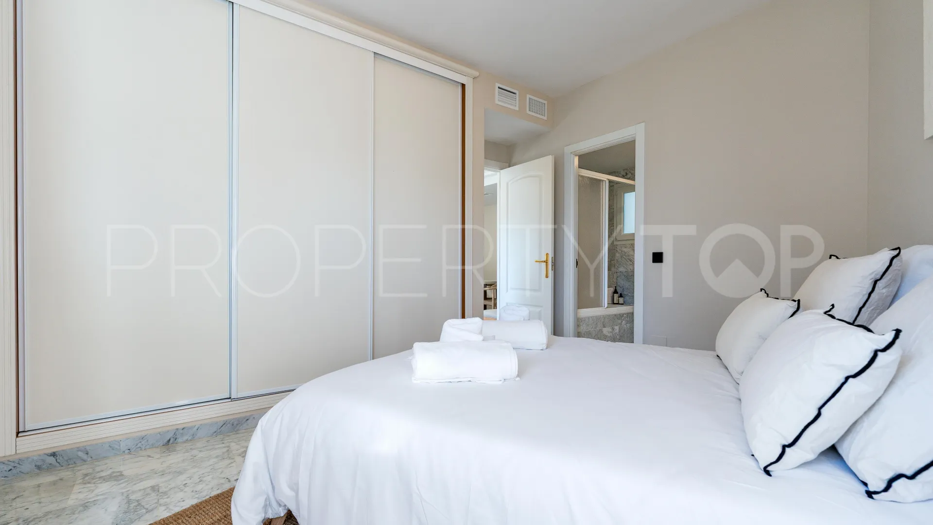 Se vende apartamento en Marbella - Puerto Banus de 4 dormitorios