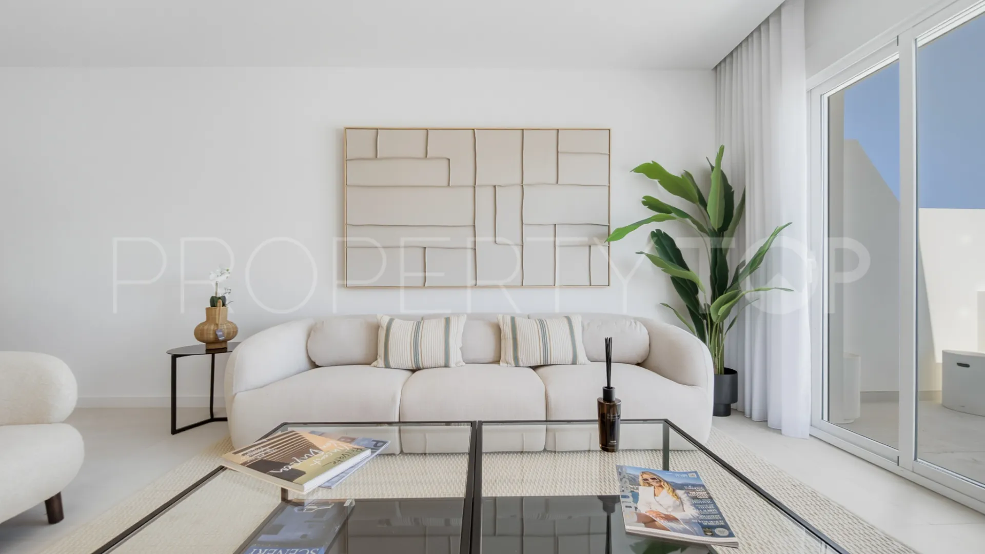 For sale penthouse in Los Dragos with 2 bedrooms