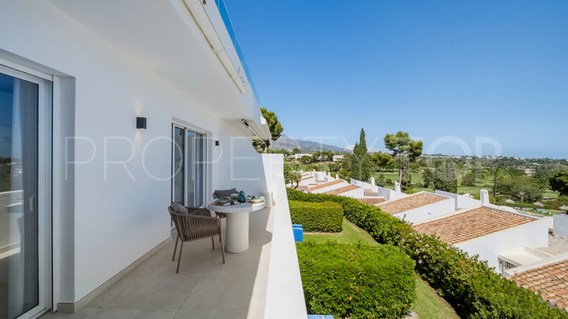 For sale penthouse in Los Dragos with 2 bedrooms