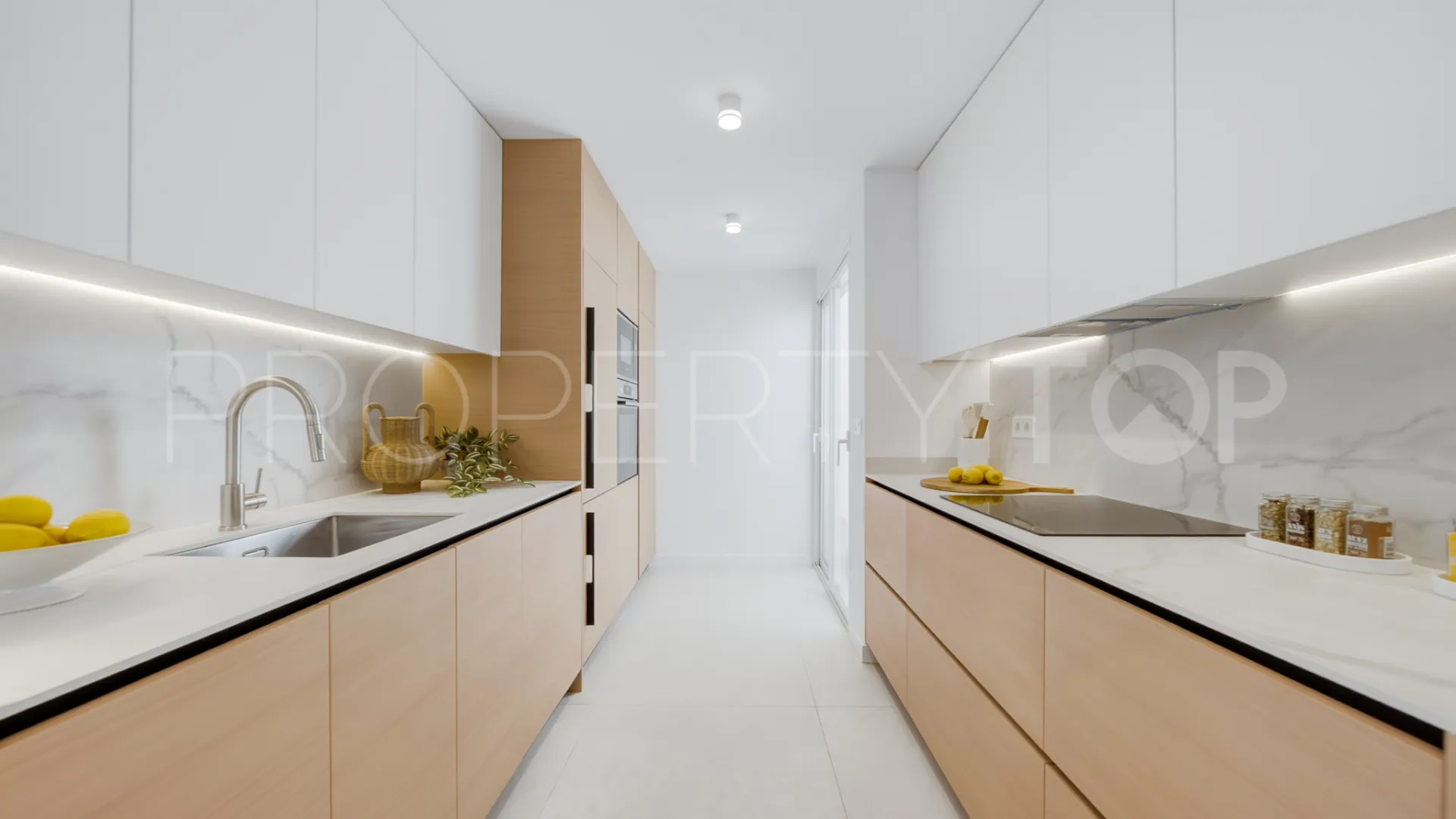 For sale penthouse in Los Dragos with 2 bedrooms