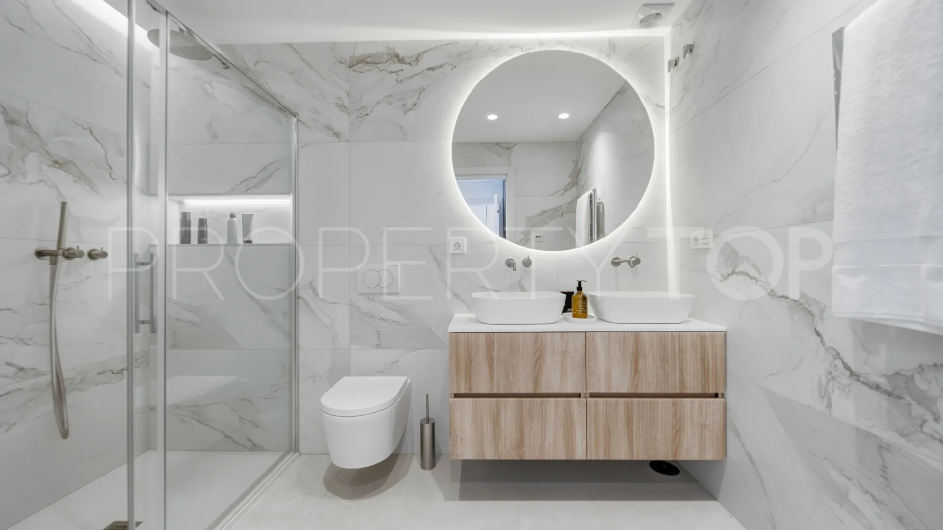 For sale penthouse in Los Dragos with 2 bedrooms