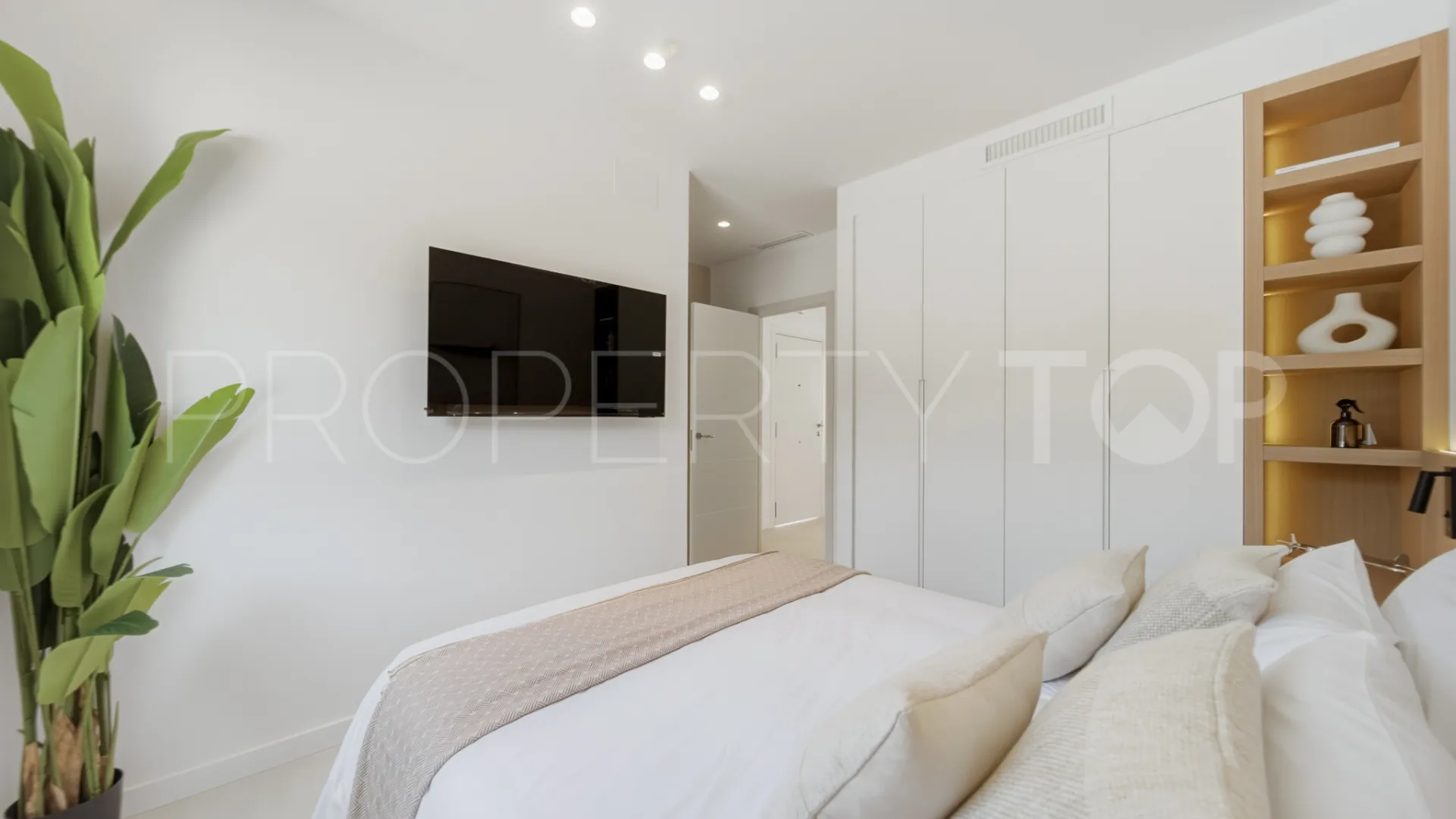 For sale penthouse in Los Dragos with 2 bedrooms