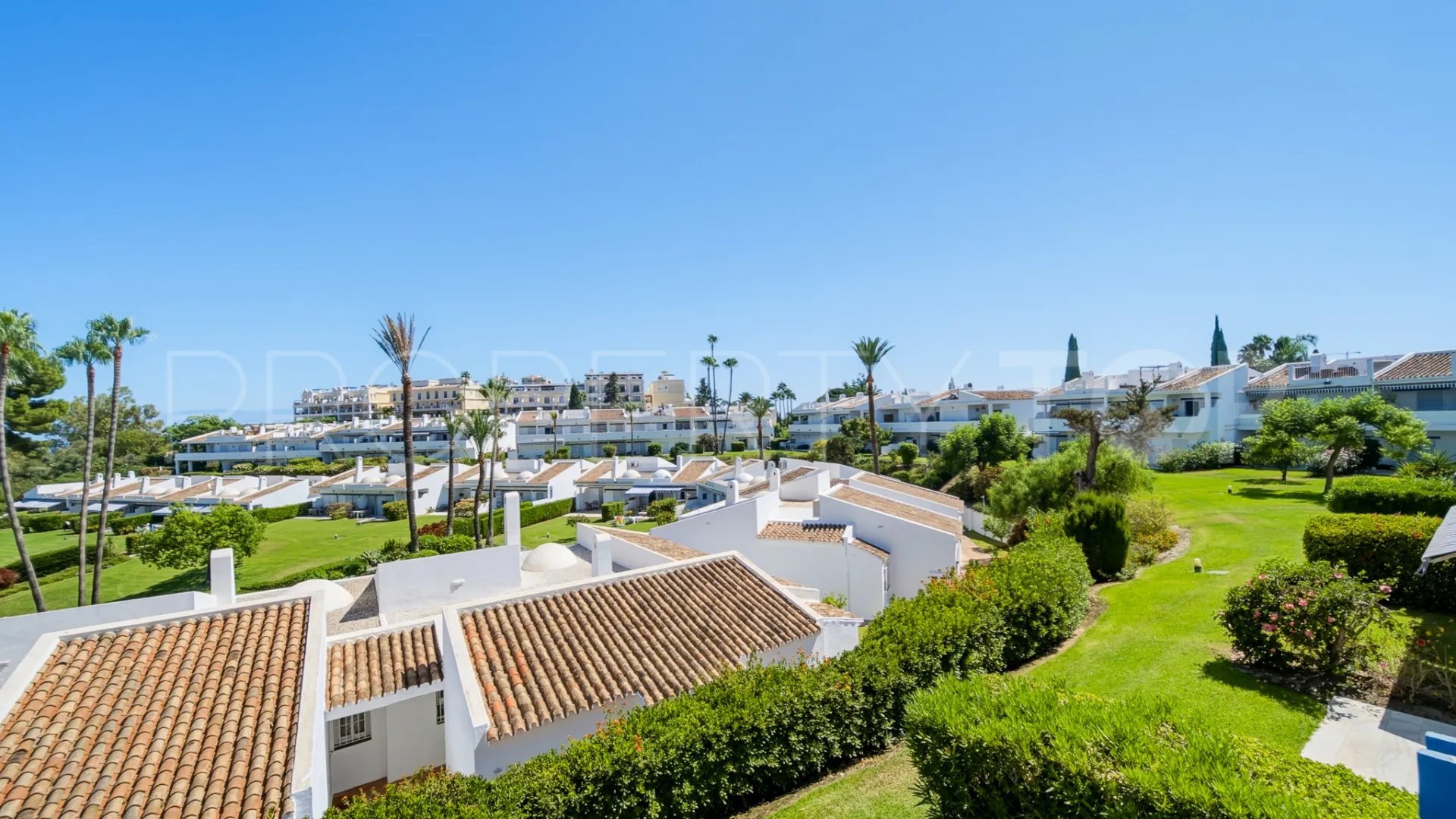 For sale penthouse in Los Dragos with 2 bedrooms